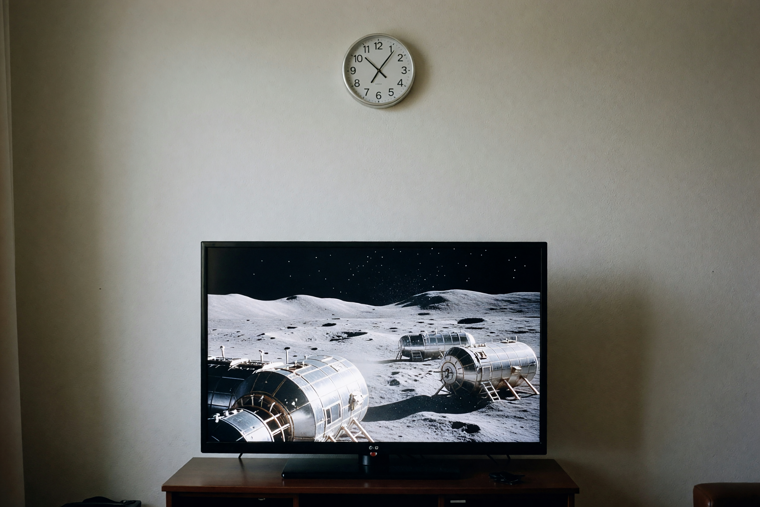 paused on the moon base thing, clock says 13:07 for some reason